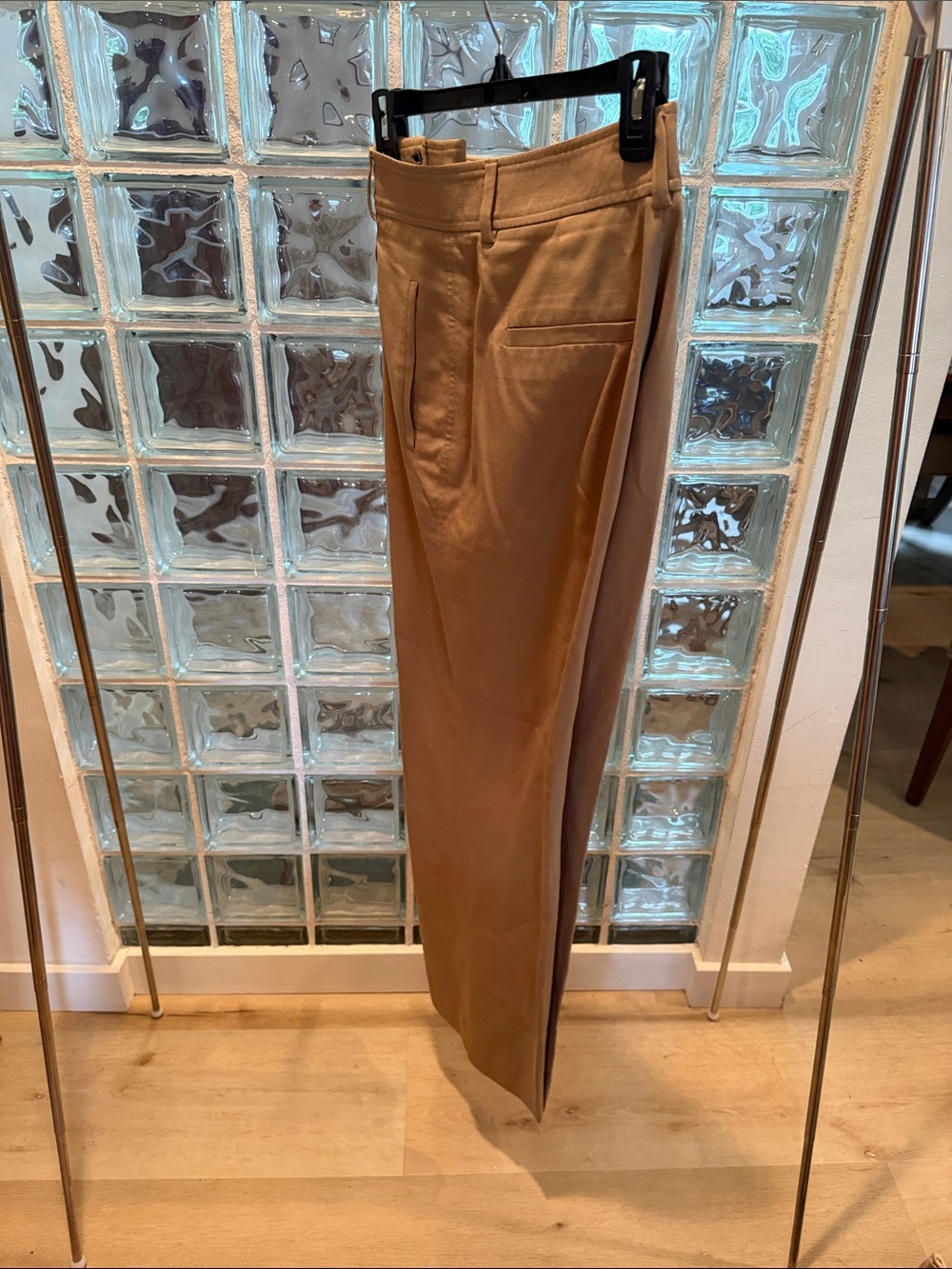 Everlane The Draper Pleated Pant in Buttersmooth, Ash Brown, Size 4.